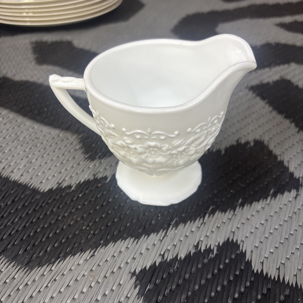 Indiana Milk Glass Orange‎ Blossom Creamer Vintage White